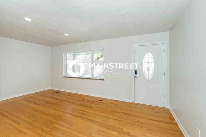 612 W Ridgecrest Dr - Photo 4 of 18