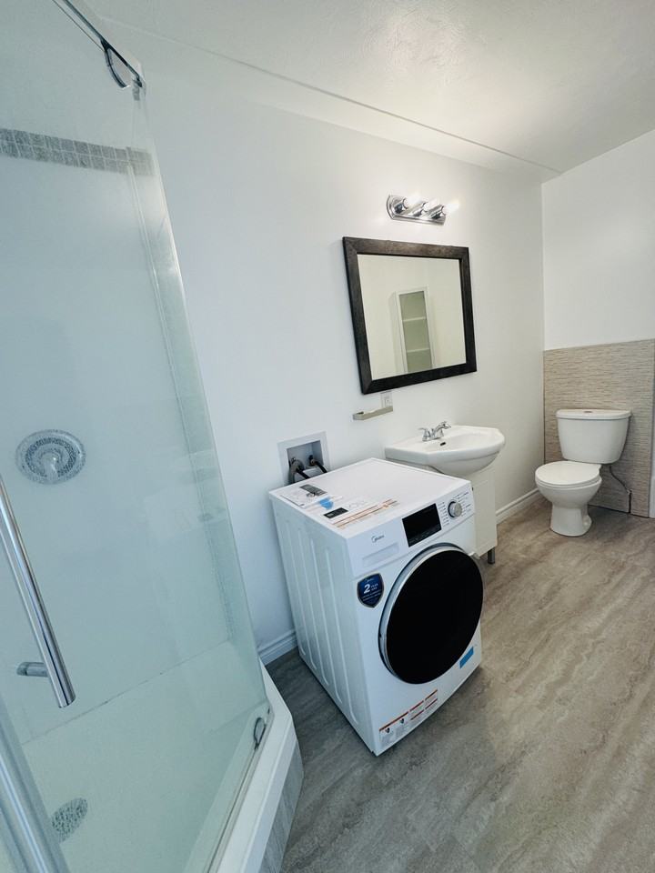 110 Westmount Road East - Photo 7 of 19