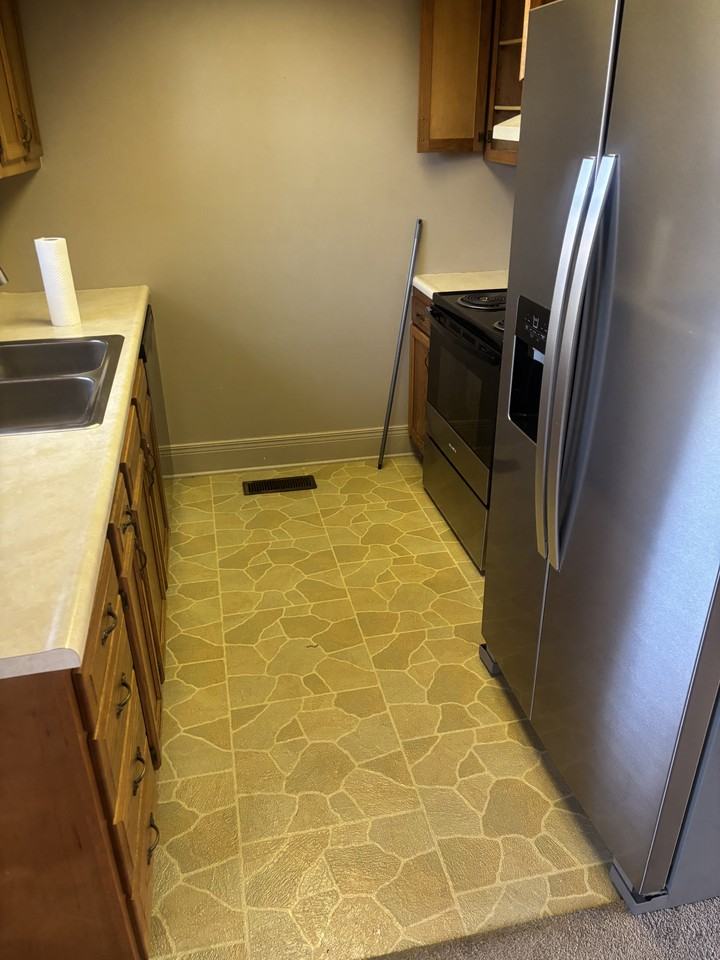 908 W North St #908A - Photo 2 of 7