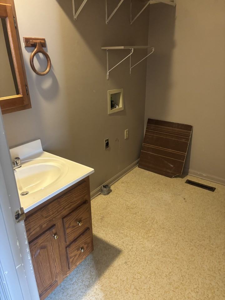 908 W North St #908A - Photo 3 of 7