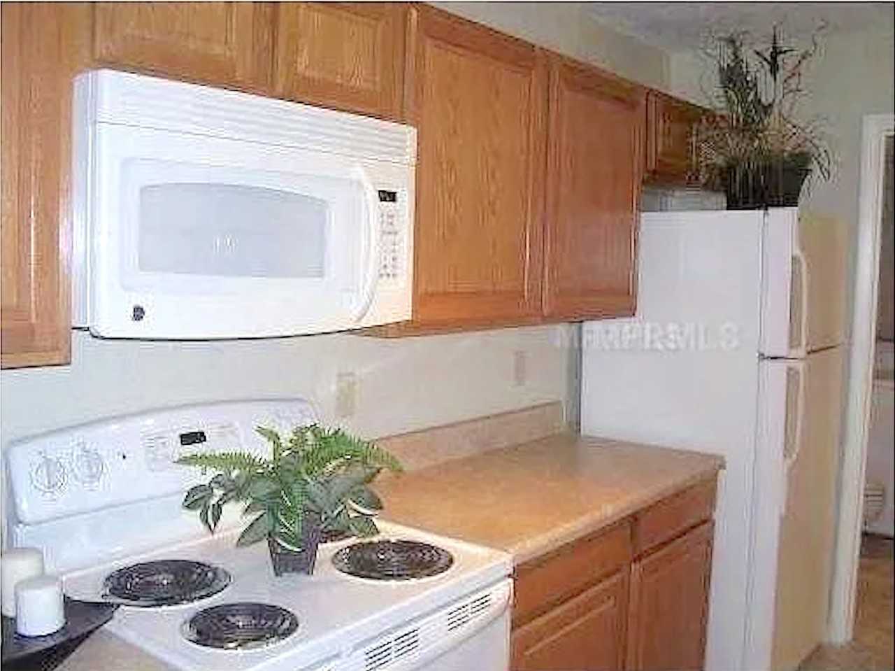 1526 Wintergreen Boulevard #1 - Photo 3 of 29