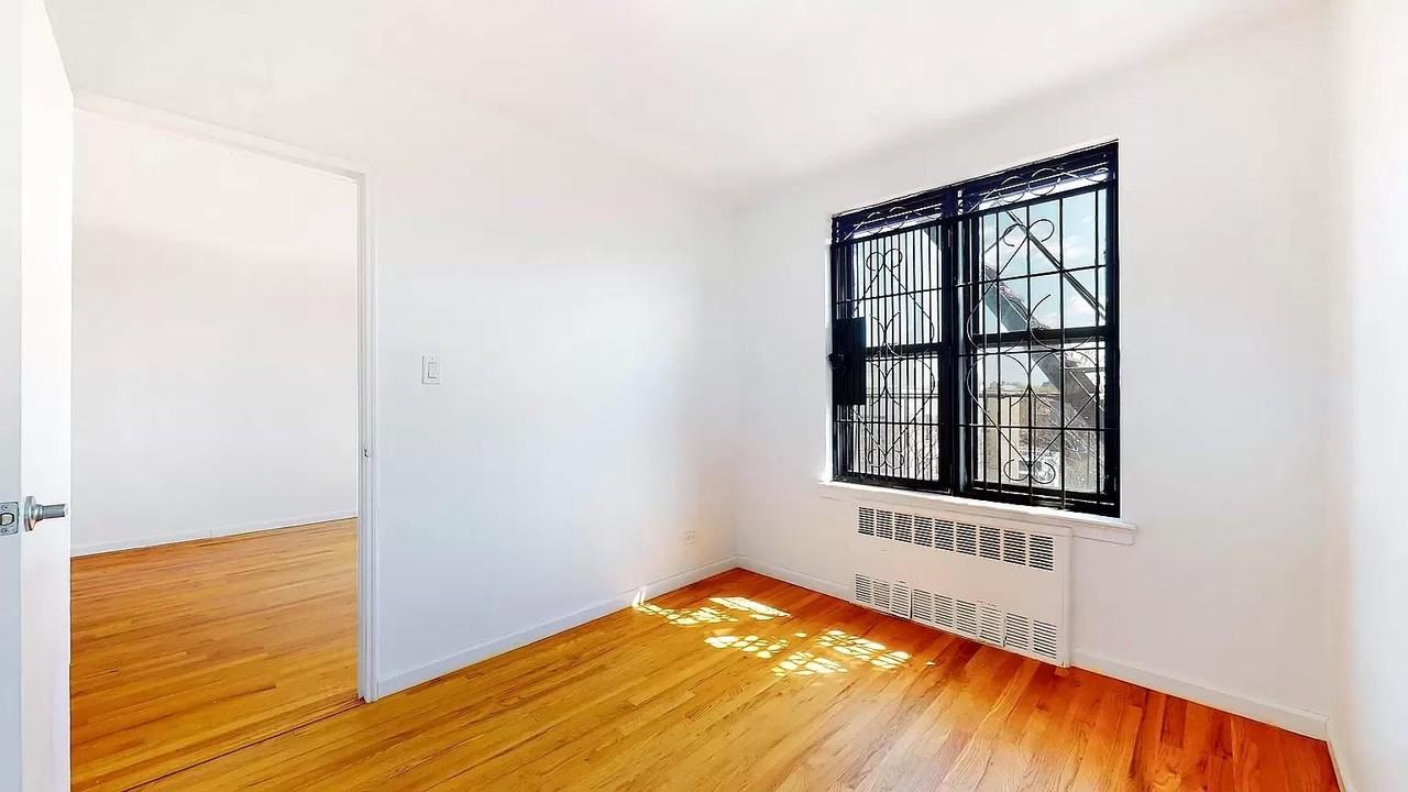 2640 Marion Avenue - Photo 6 of 12