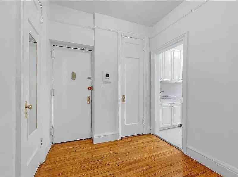 402 Bay Ridge Parkway - Photo 5 of 18