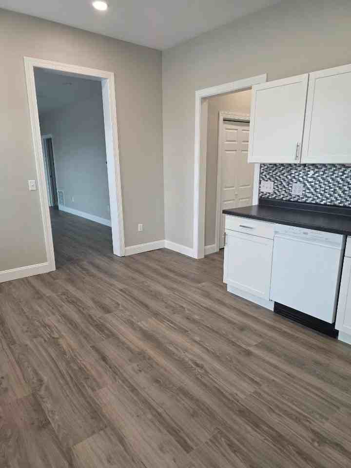 102 Water St (Locust Apt) - Photo 4 of 5