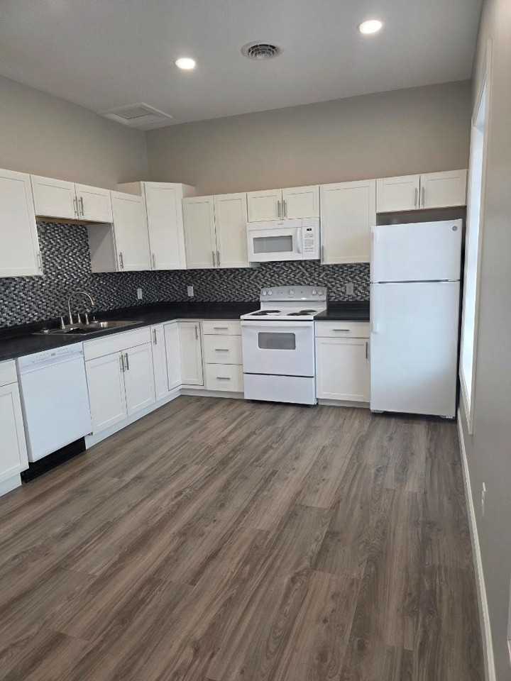 102 Water St (Locust Apt) - Photo 5 of 5