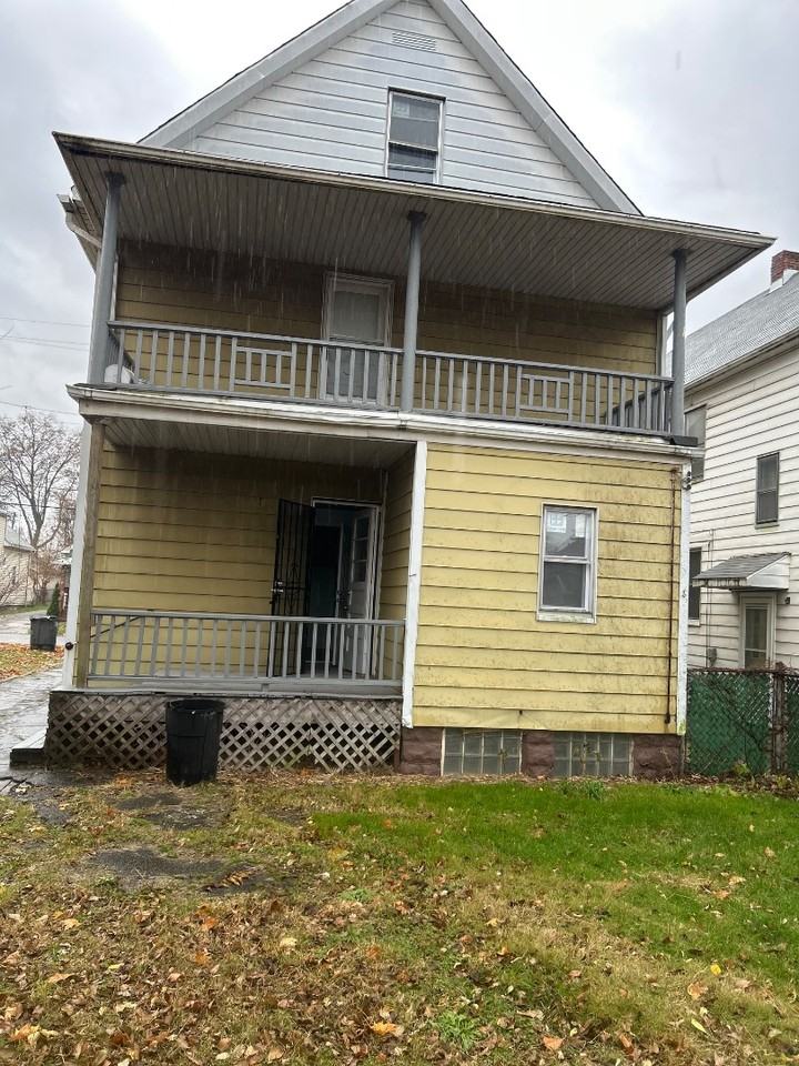 6805 Clement Ave - Photo 2 of 4