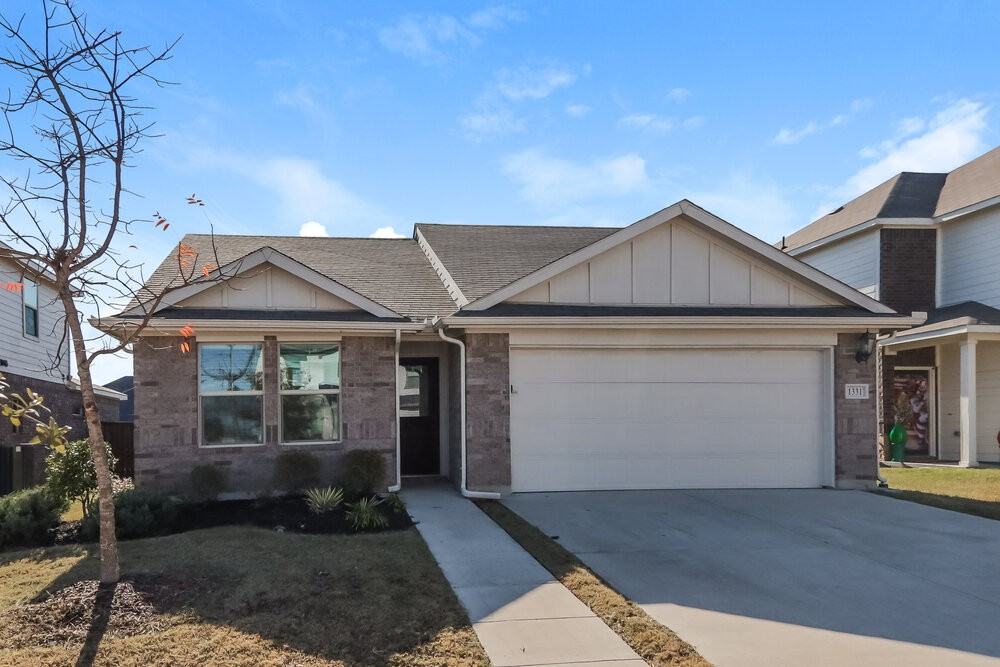 1331 Black Canyon Ave - Photo 3 of 16