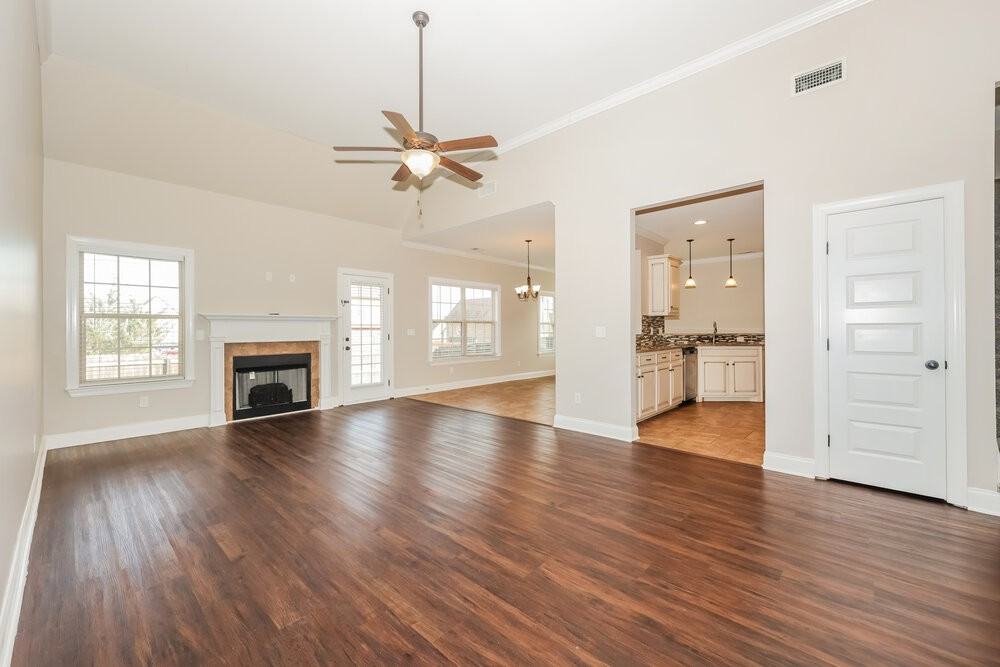 1703 Drayton Dr - Photo 4 of 17