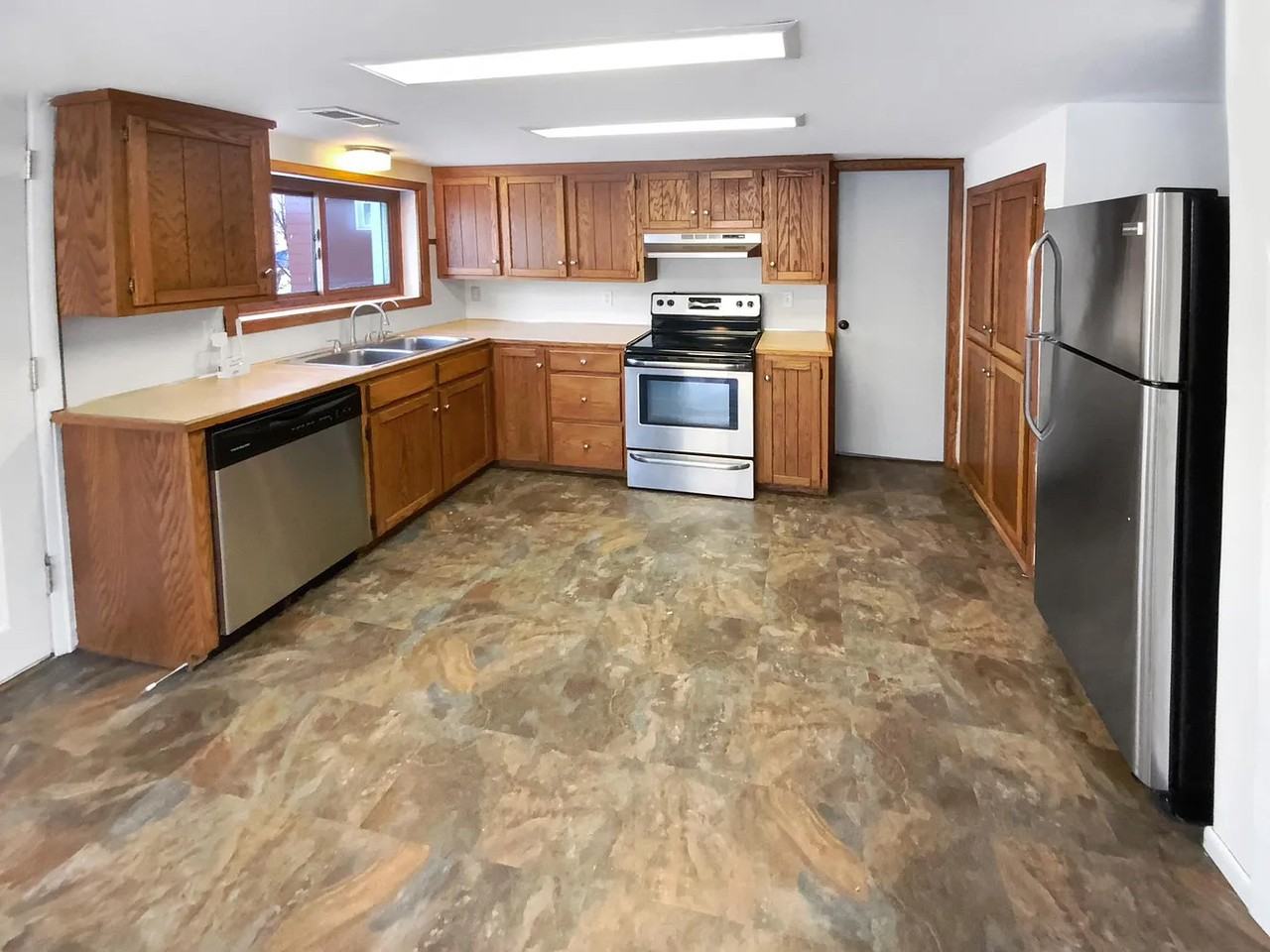 509 Eighth St - Photo 5 of 12