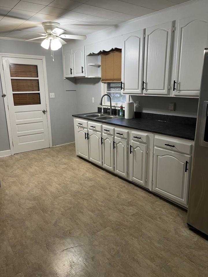 824 Shirley Drive #NA - Photo 2 of 9