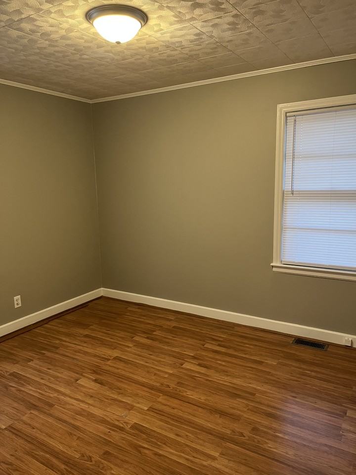 824 Shirley Drive #NA - Photo 7 of 9