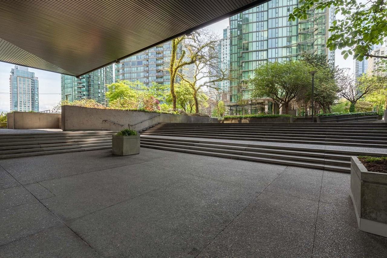 1333 West Georgia Street #913 - Photo 4 of 12