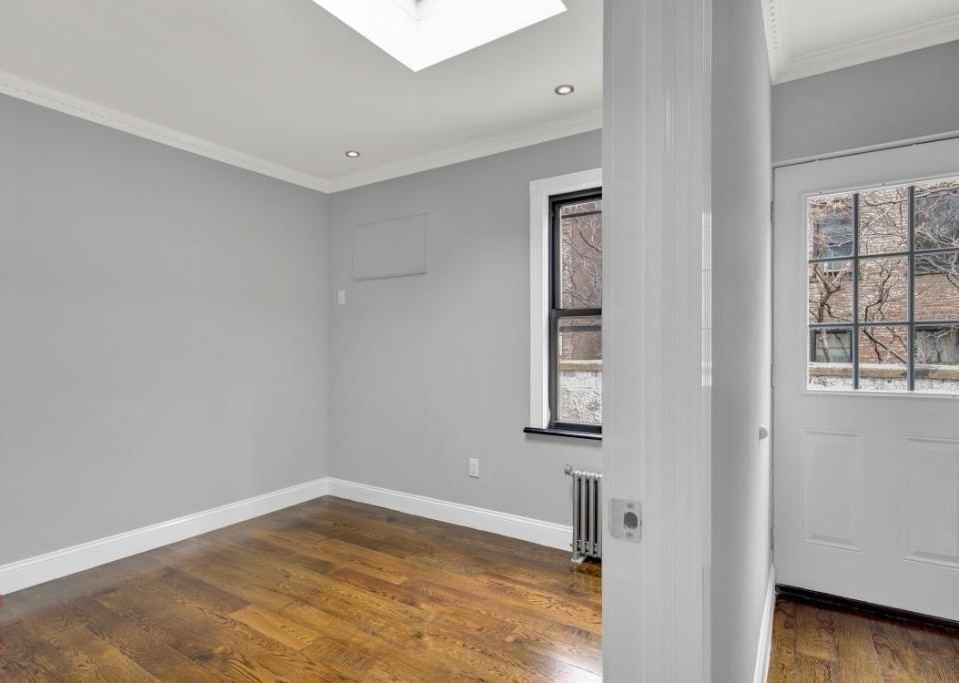 East 26th Street #3D - Photo 3 of 8