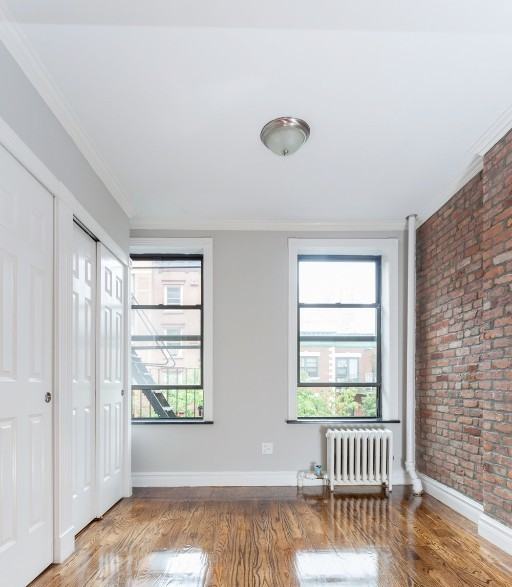 E 10th St #2C - Photo 3 of 7