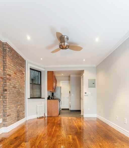 E 10th St #2C - Photo 7 of 7