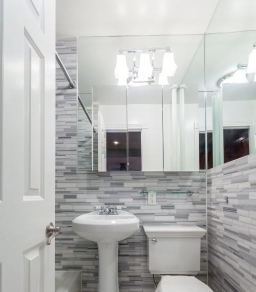 E 10th St #2C - Photo 6 of 7