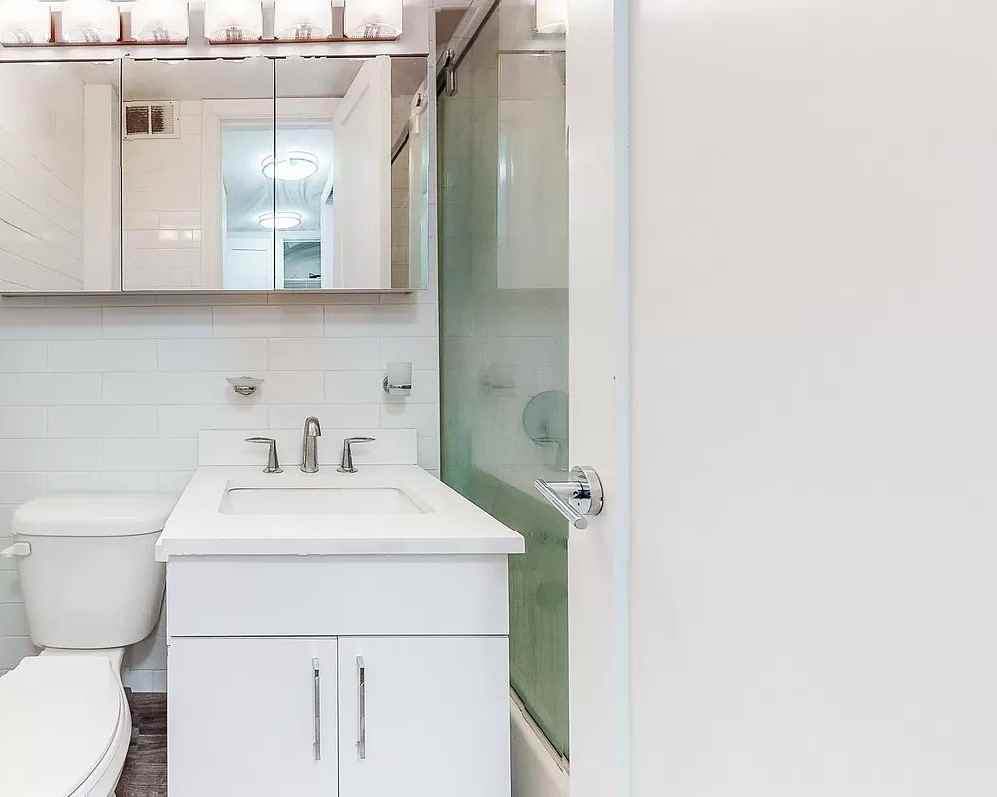 East 35th Street #2D - Photo 3 of 6