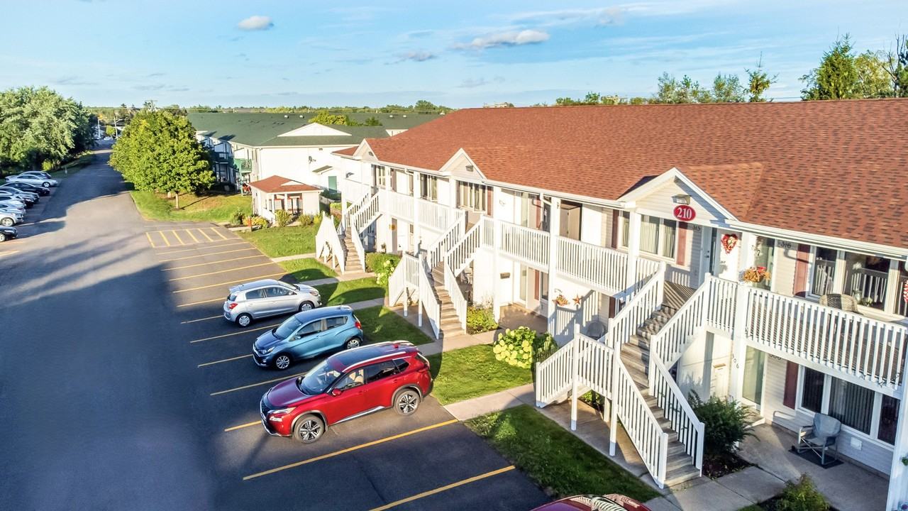 Mapleton Village Apartments - Photo 6 of 22