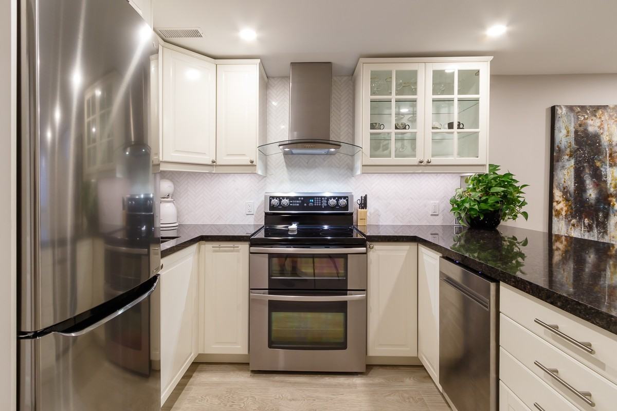 60 Strathcona Avenue - Photo 6 of 14