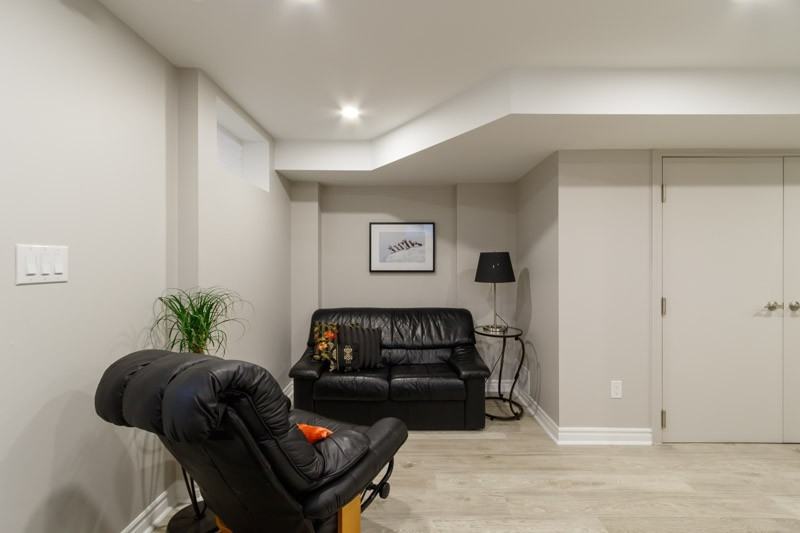 60 Strathcona Avenue - Photo 5 of 14