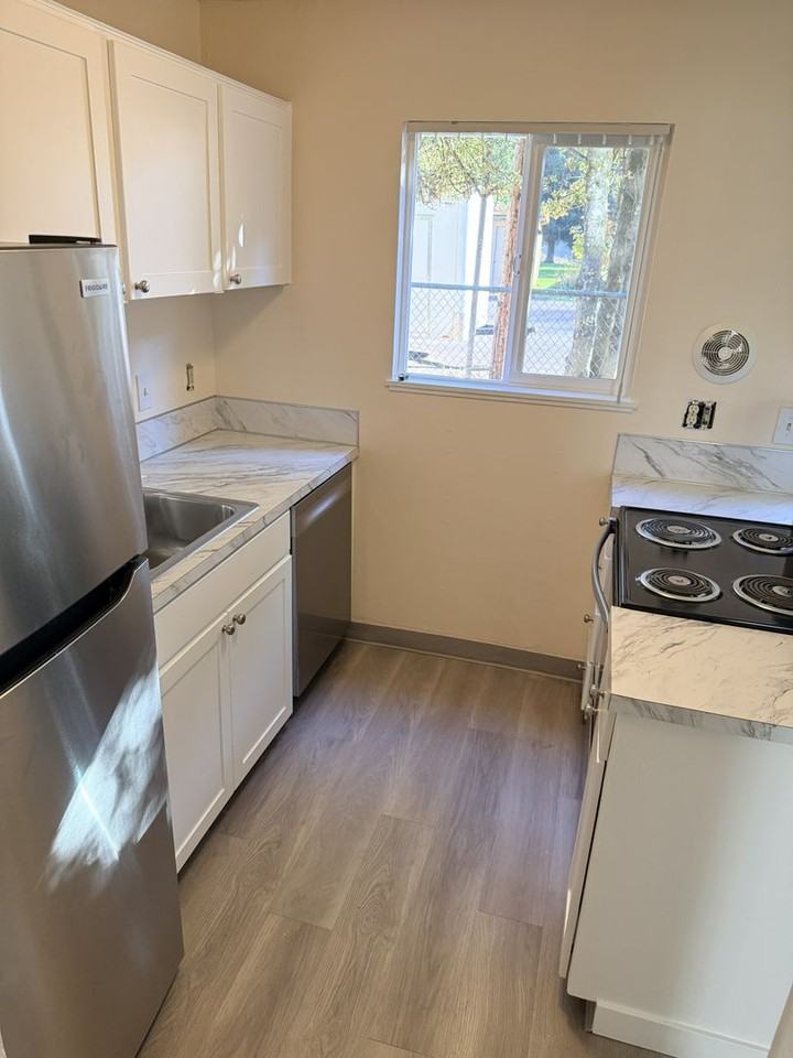 #245 VILLAGE GREEN APTS - Photo 3 of 29