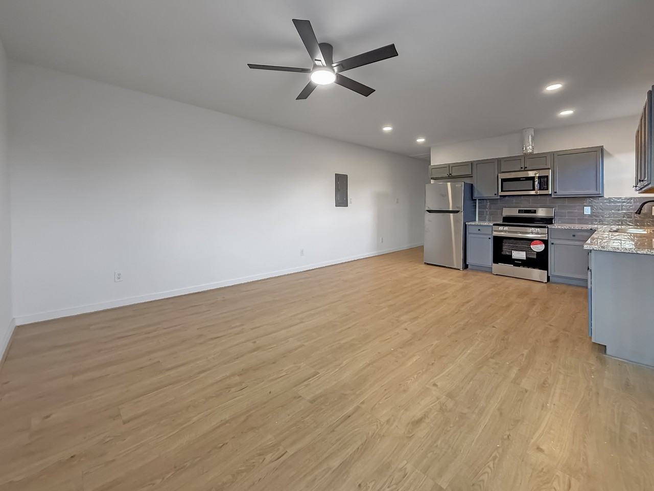 6707 6707 Avenue F - 1 #1 - Photo 6 of 11