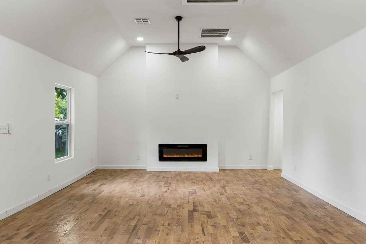 320 East Greeley Street #1 - Photo 2 of 10