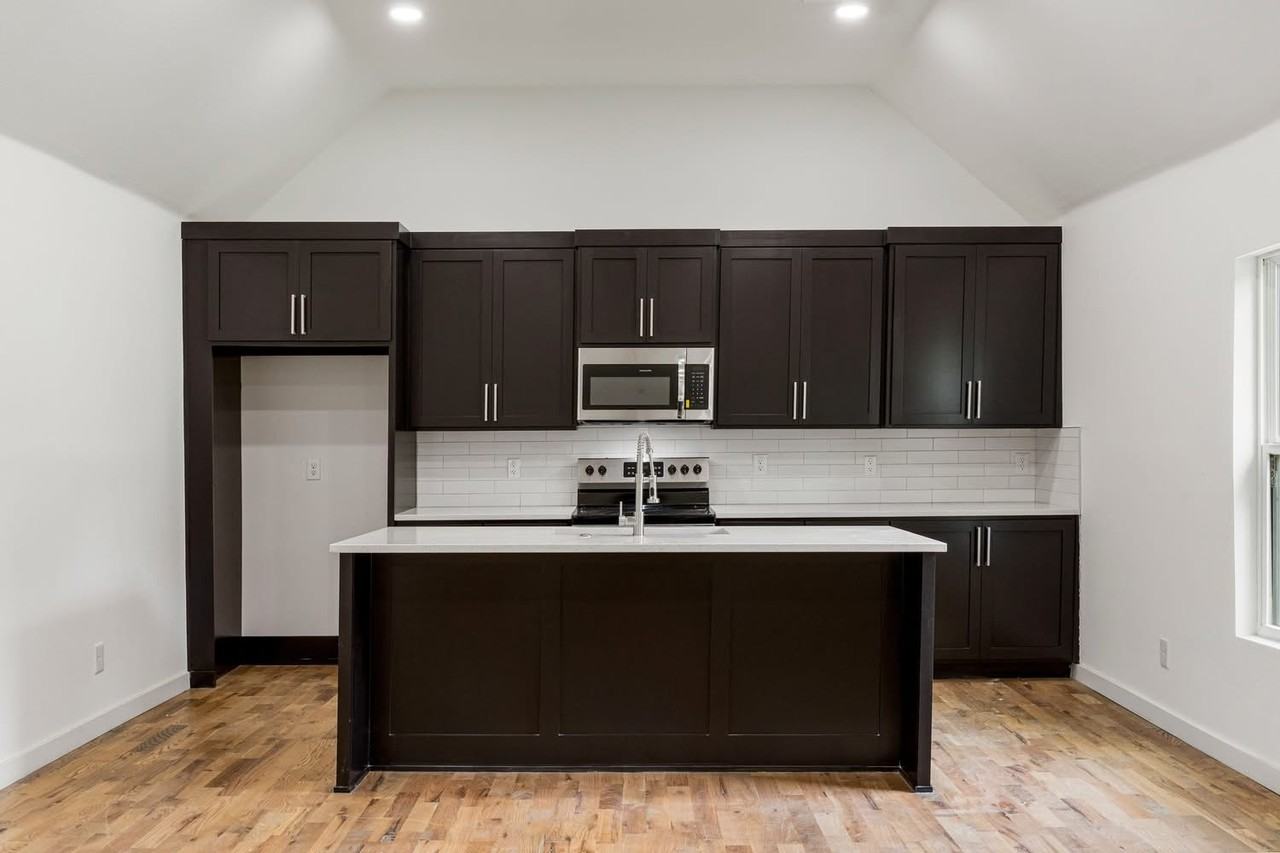 320 East Greeley Street #1 - Photo 4 of 10