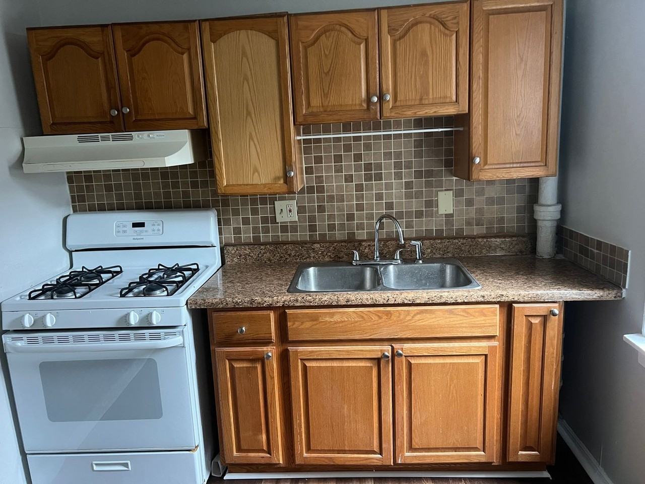 511 Howard Ave - Photo 5 of 11