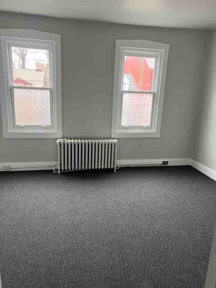 511 Howard Ave - Photo 6 of 11