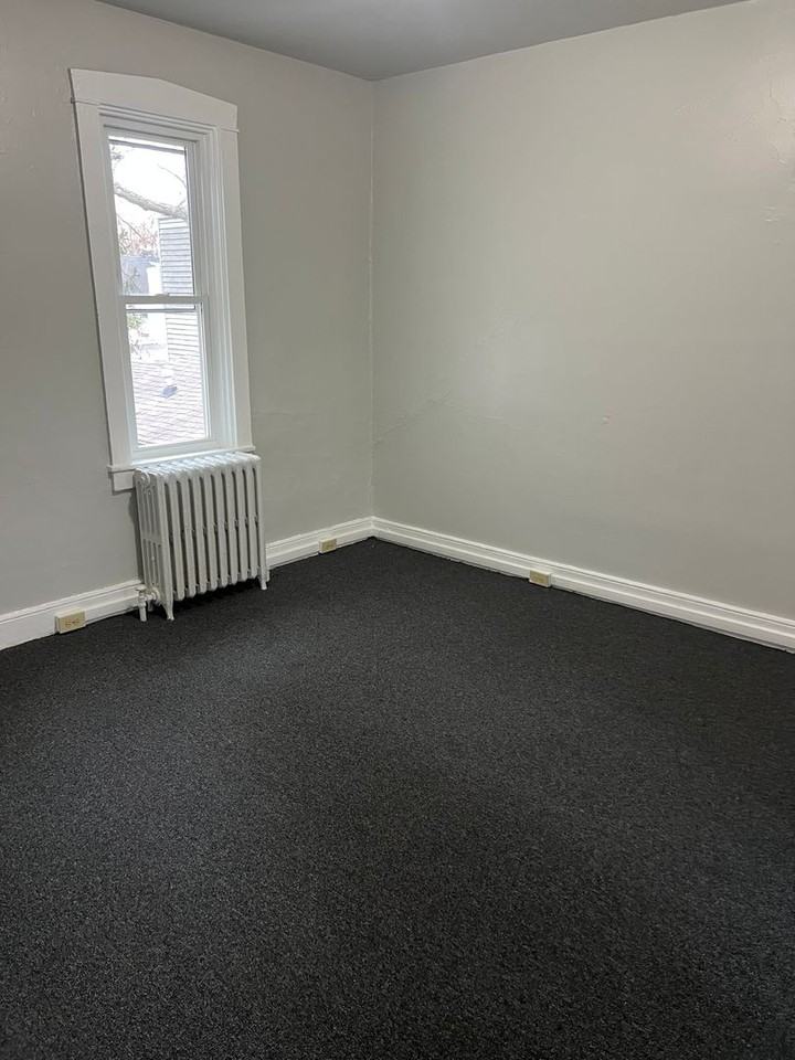 511 Howard Ave - Photo 7 of 11