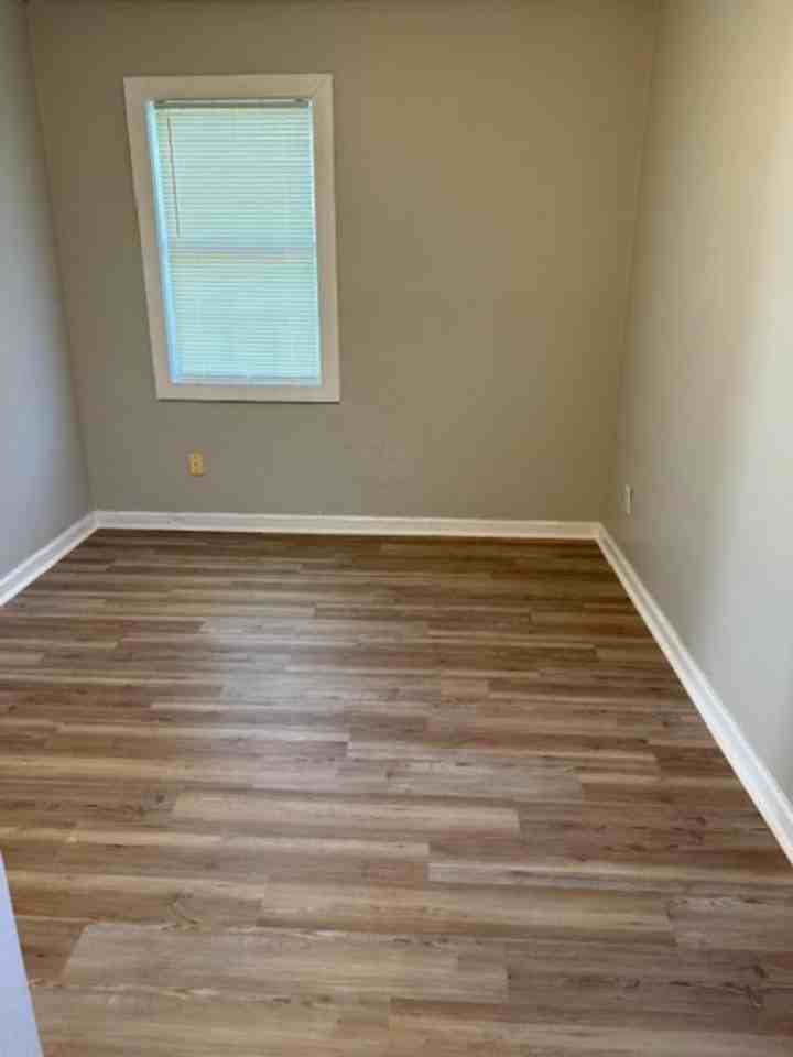 406 West Brooks Road - Photo 4 of 10