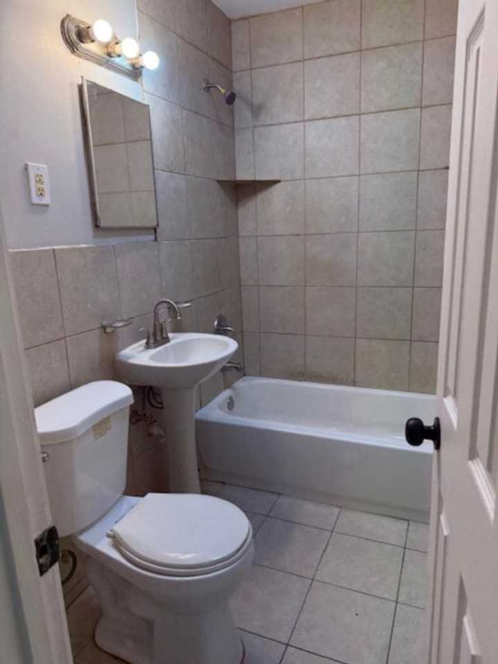 406 West Brooks Road - Photo 6 of 10