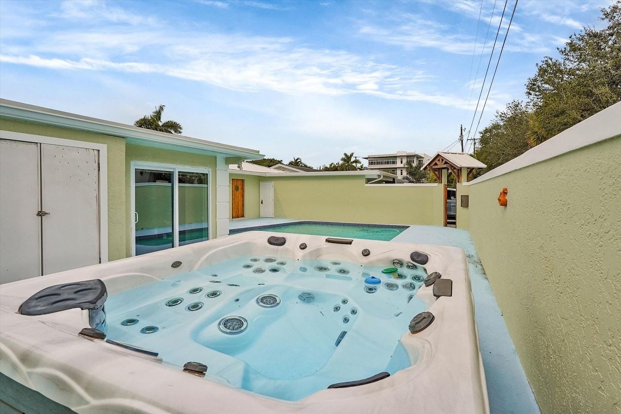 810 Bamboo Lane - Photo 2 of 28