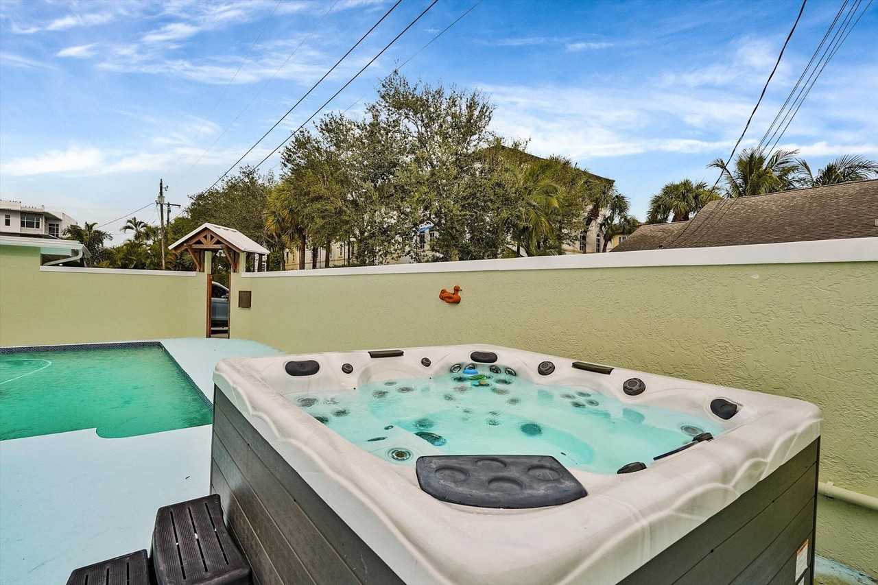 810 Bamboo Lane - Photo 3 of 28