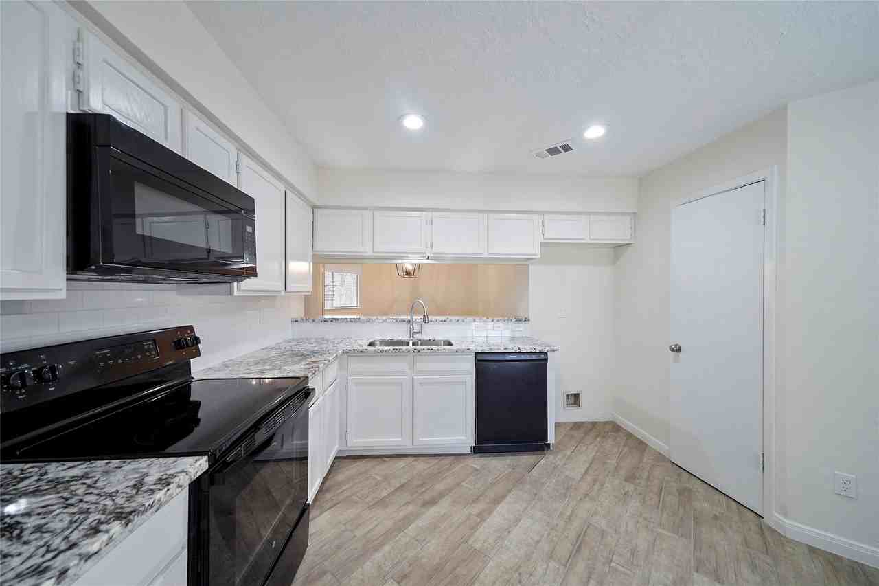 22810 Dairy Gate Drive - Photo 2 of 8