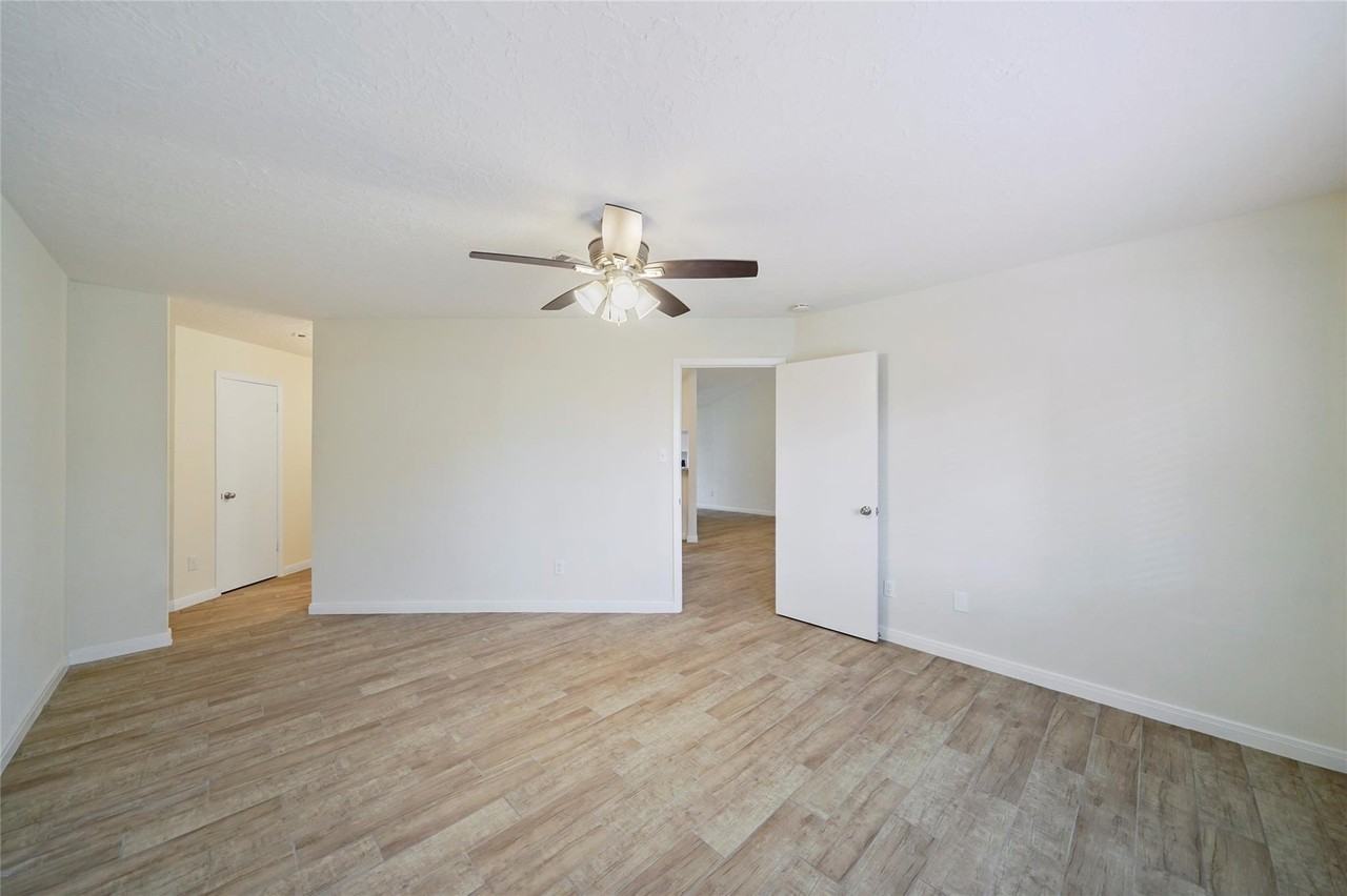 22810 Dairy Gate Drive - Photo 3 of 8