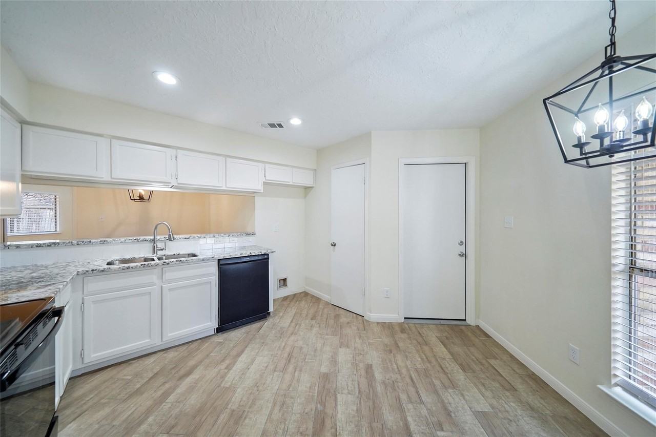 22810 Dairy Gate Drive - Photo 4 of 8