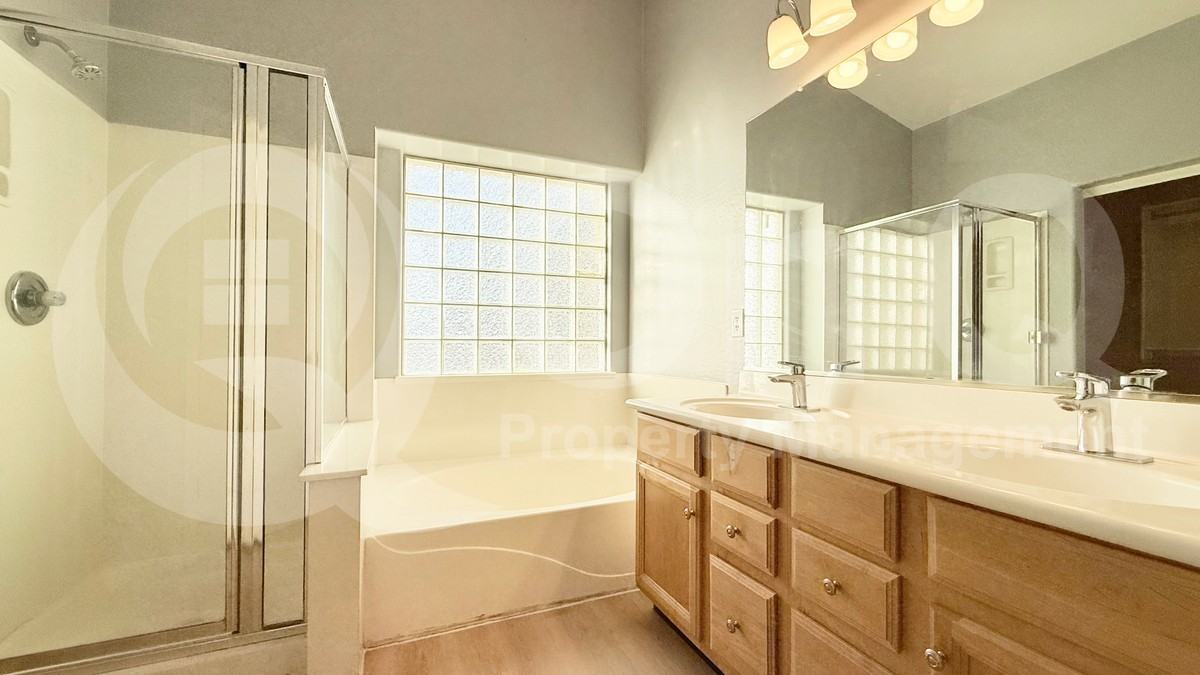 653 West Dexter Way - Photo 2 of 36