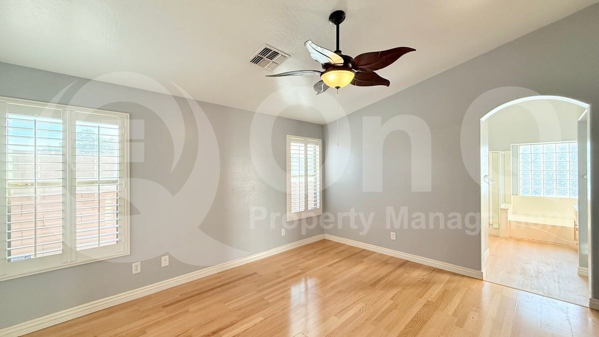 653 West Dexter Way - Photo 4 of 36