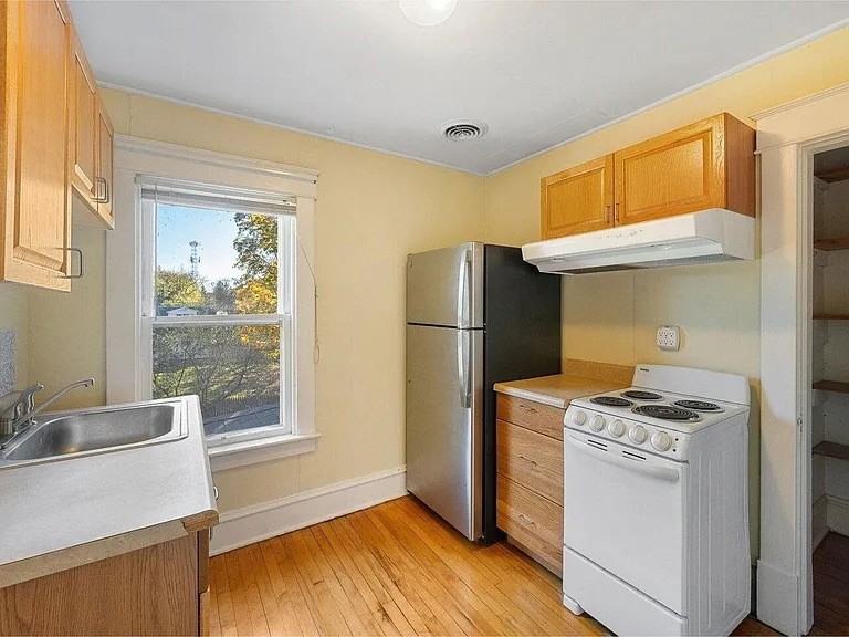 19 White Place #1-2 - Photo 4 of 12