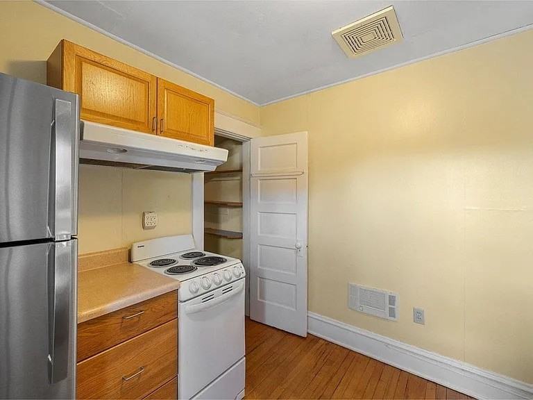 19 White Place #1-2 - Photo 5 of 12