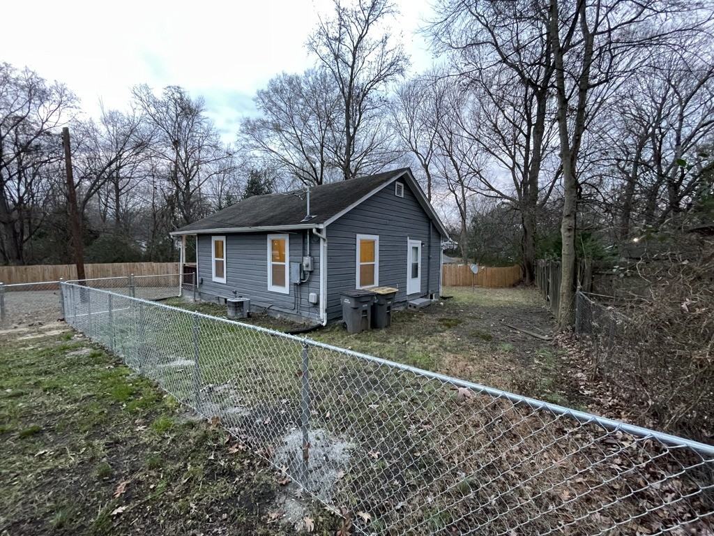 1302 Brookdale Street - Photo 7 of 20