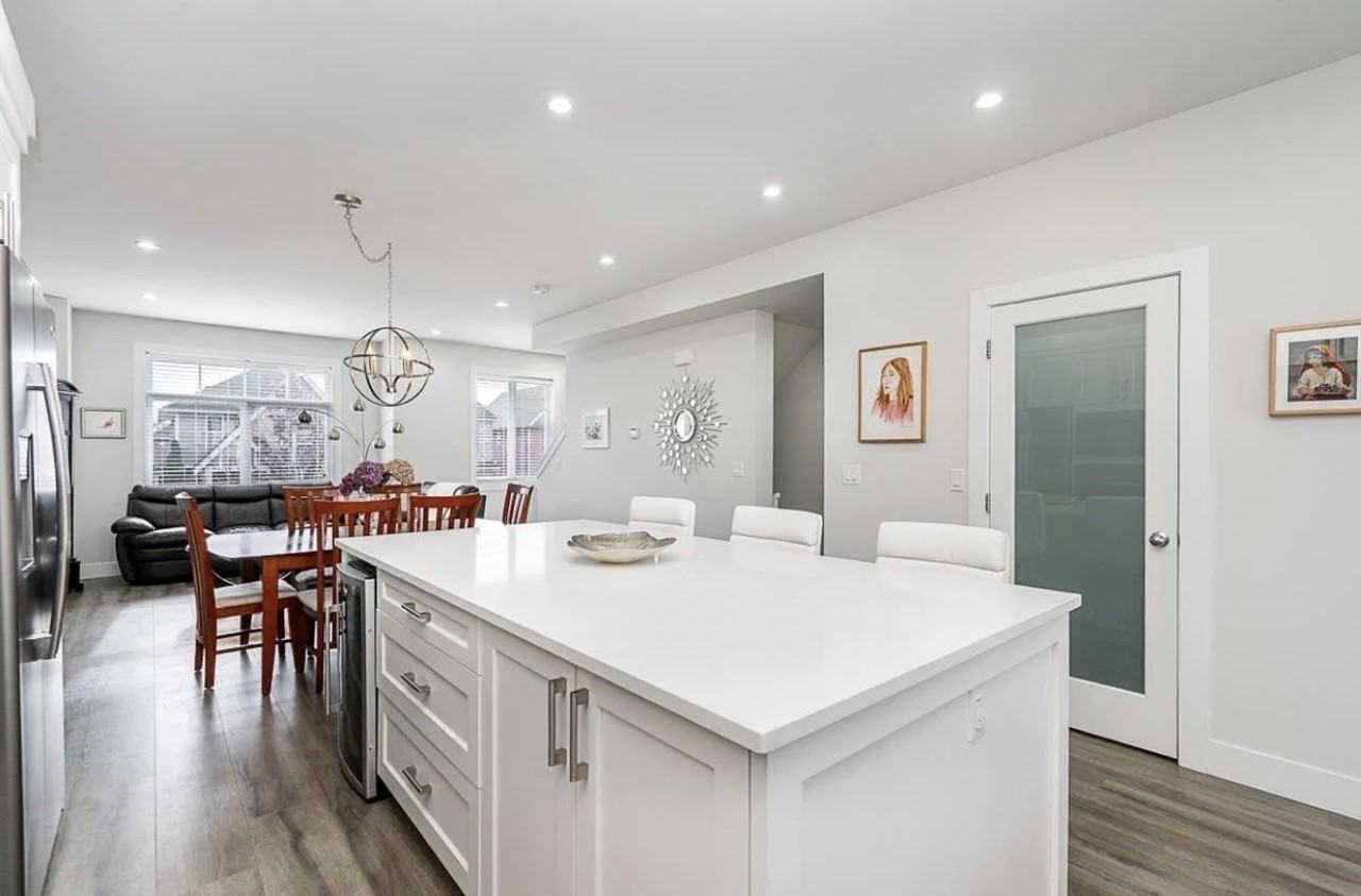 19239 70 Avenue - Photo 5 of 30