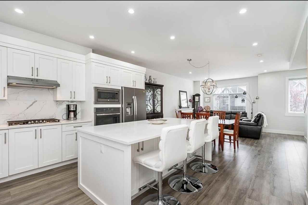 19239 70 Avenue - Photo 7 of 30