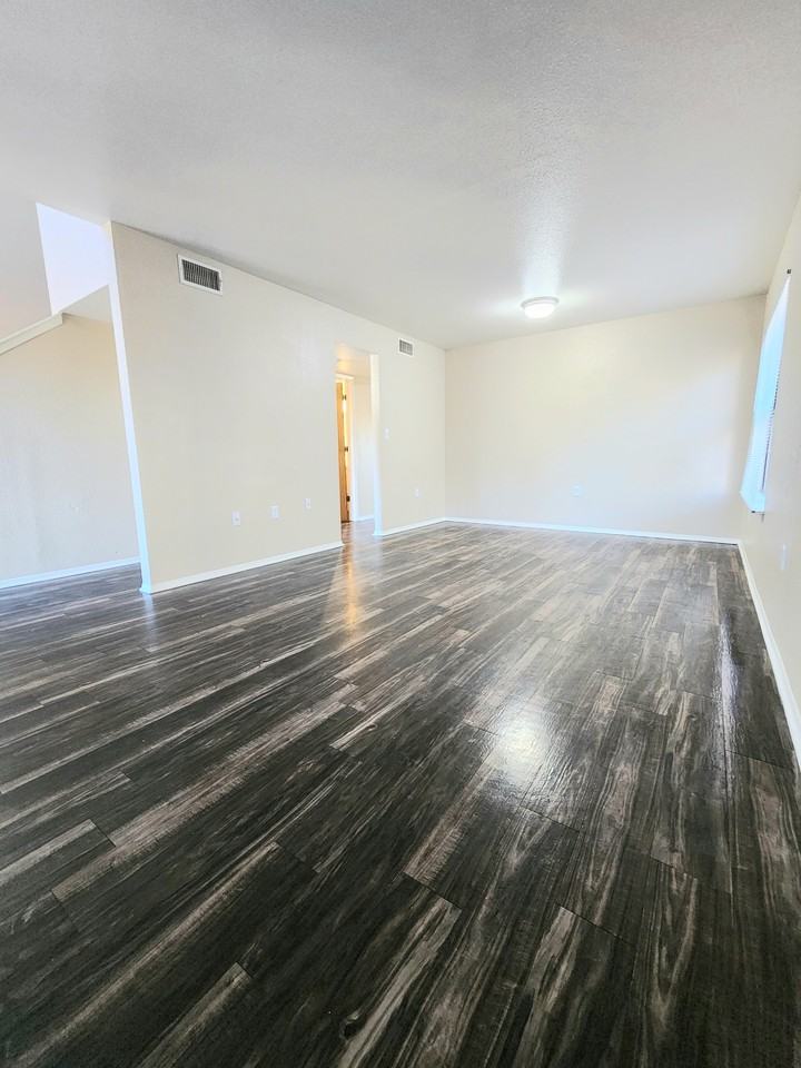 4140 Lew Wallace Drive - Photo 3 of 20