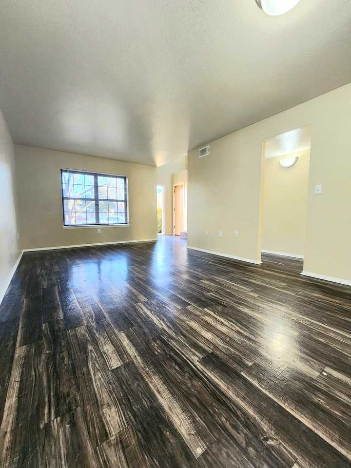 4140 Lew Wallace Drive - Photo 4 of 20