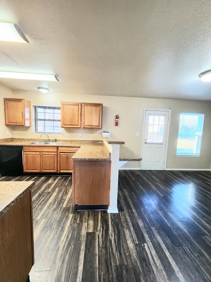 4140 Lew Wallace Drive - Photo 5 of 20