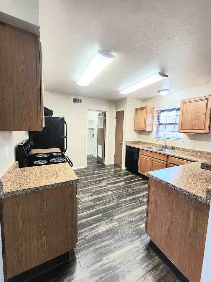 4140 Lew Wallace Drive - Photo 7 of 20