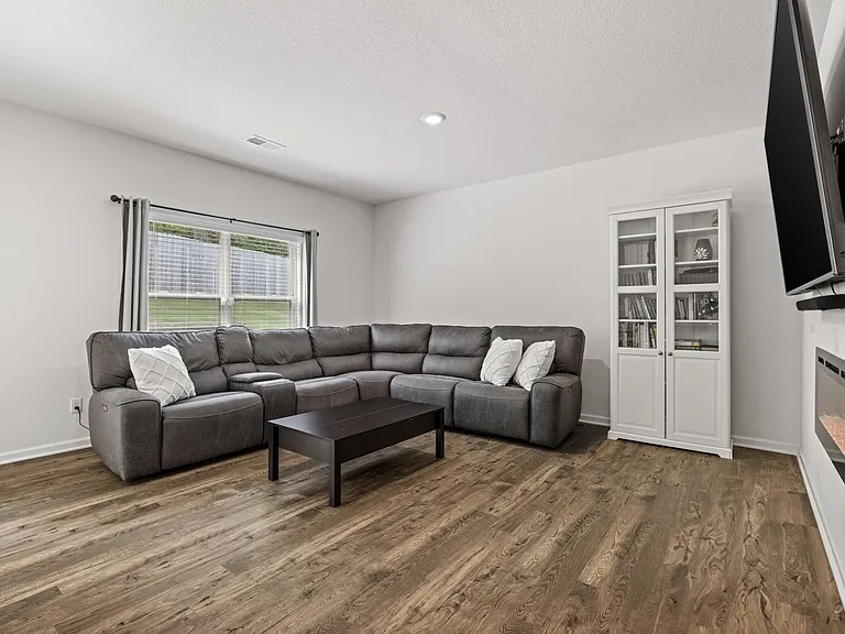 15 Trevor Cv - Photo 3 of 21